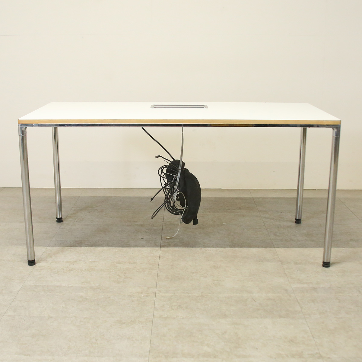 Kinnarps White 1500 Folding Leg Table with Power and Data