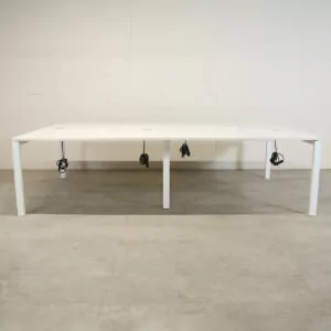 Pod of 4 Straight 1400mm White Desks with Power/Data - LOC420
