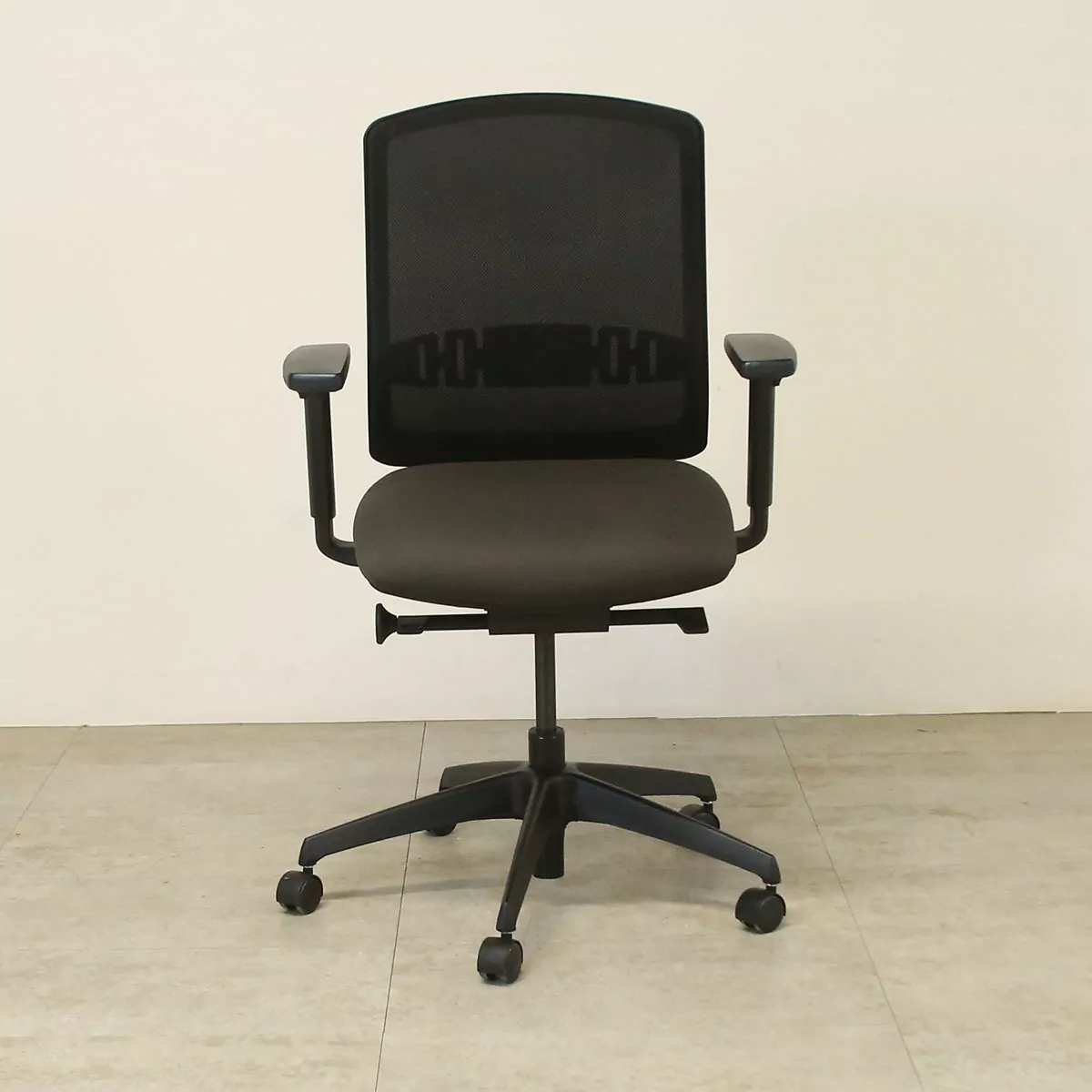 Boss Design Vite Mesh Back Operators Chair