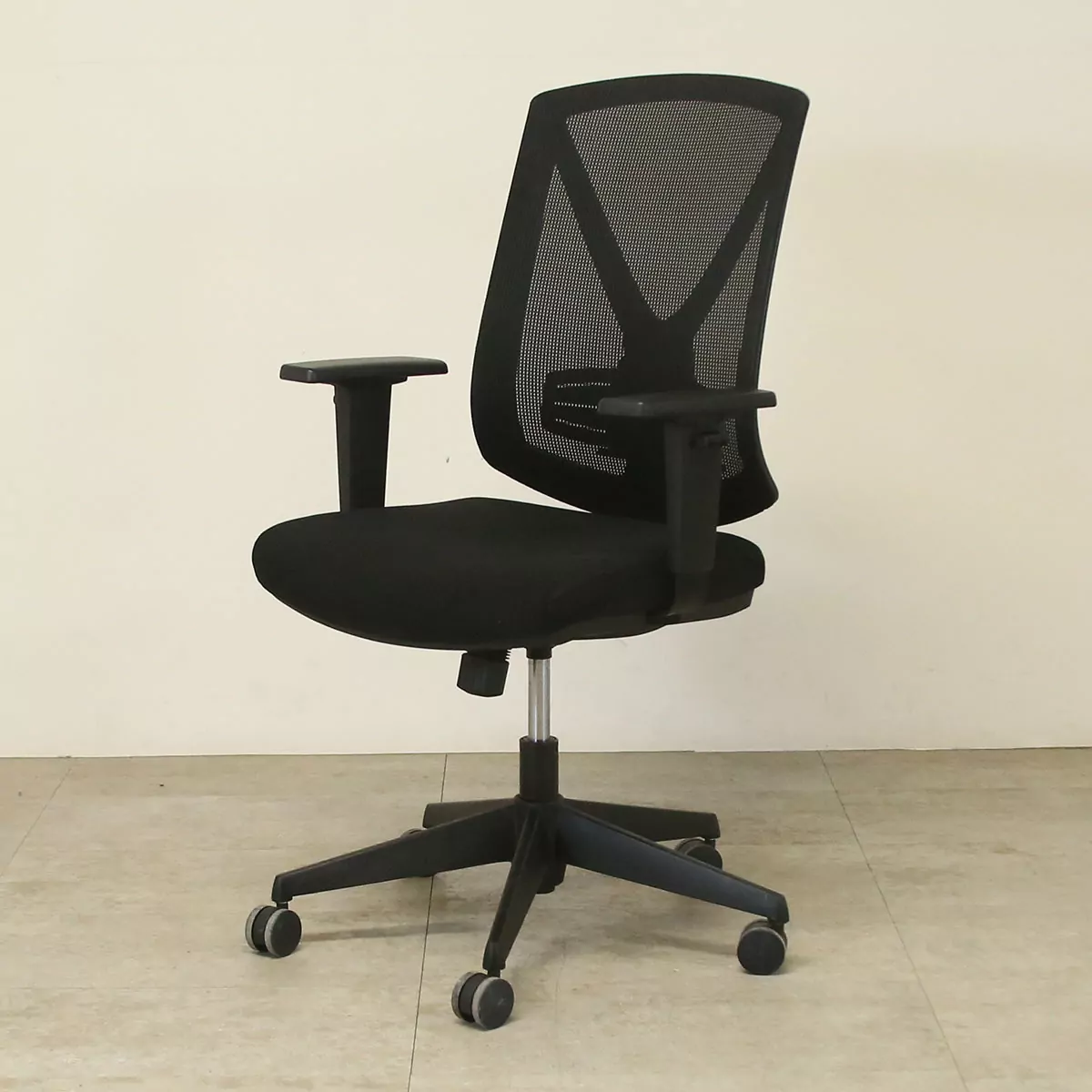 Black Mesh Back Operators Chair
