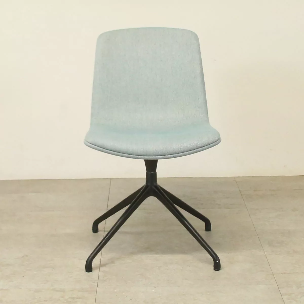 Orangebox Cubb-04 Blue Meeting Chair