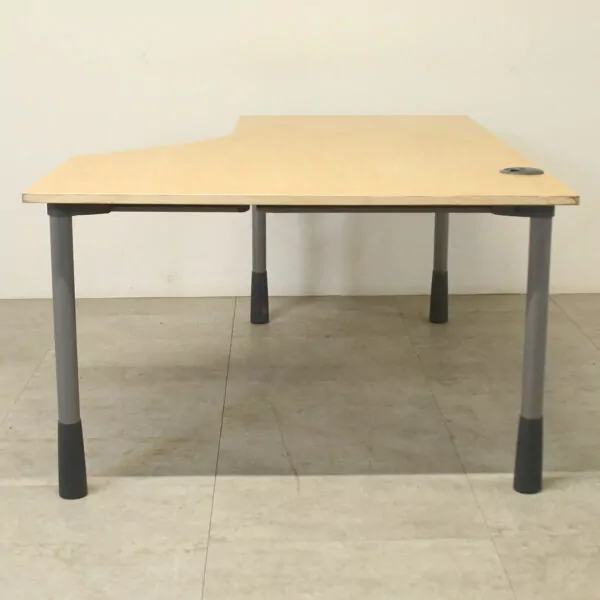 Kinnarps Beech 1600mm R/H Crescent Desk - WSE002DS