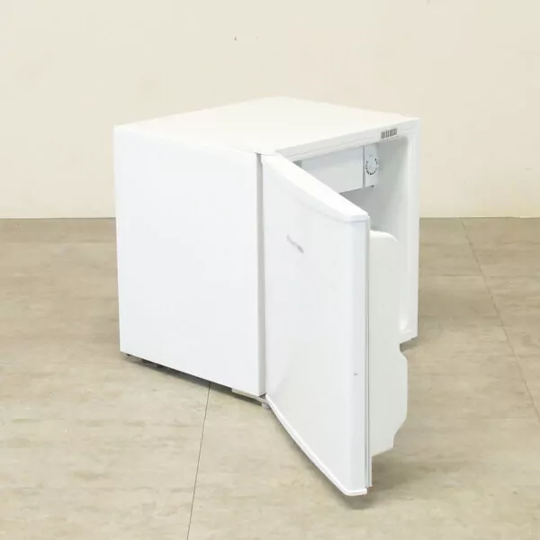 Russell Hobbs White Freestanding Mini Fridge
